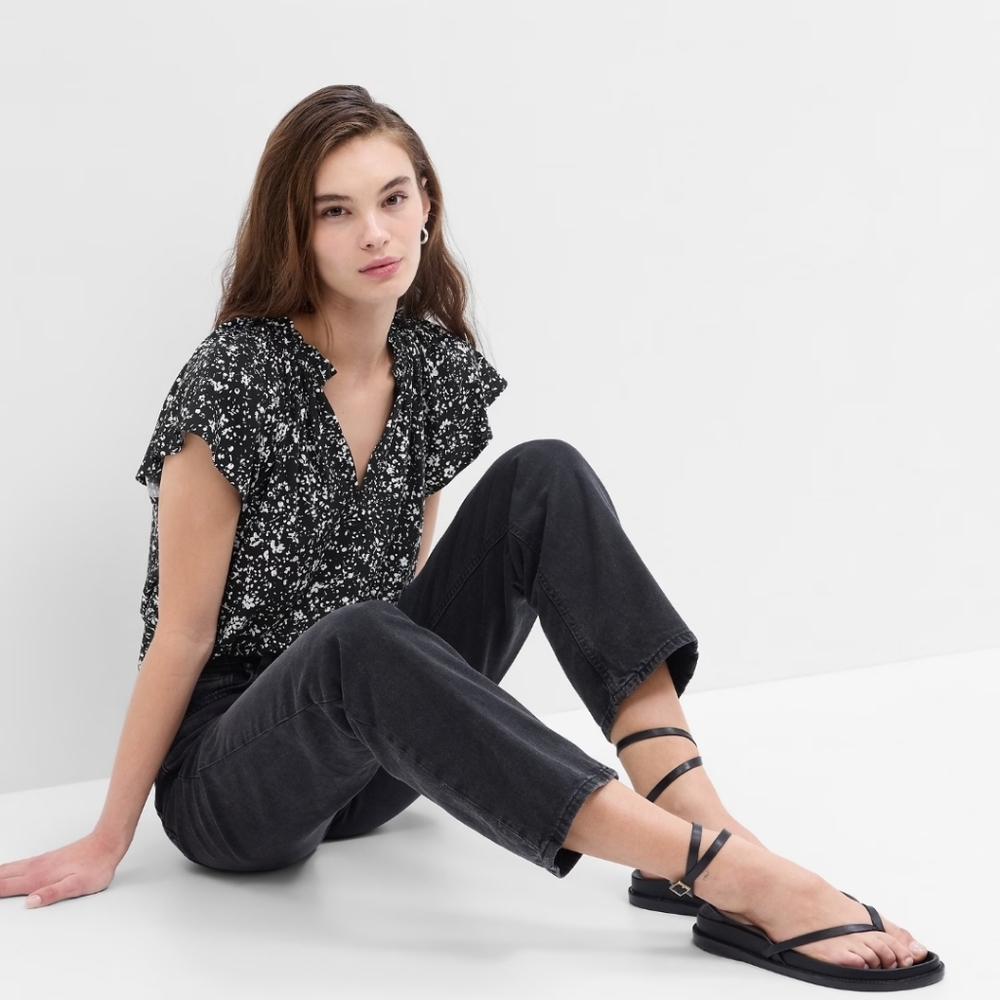 GAP NWOT Relaxed Black/White Floral Print Splitneck Top